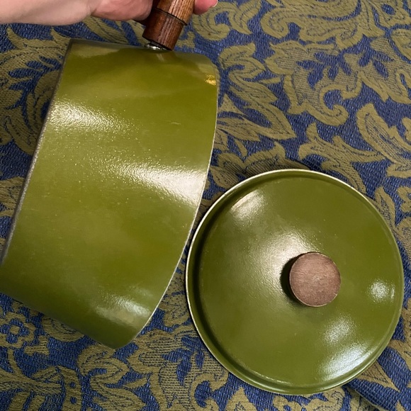 Vintage avocado Montgomery Ward Best Cast Aluminum Sauce Pan w/Lid, wood handle. - Picture 8 of 10